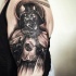 Tatuaje en el brazo, santo Darth Vader devirtido interesante