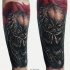 Impressionante tatuaggio da predatore sull'avambraccio
