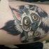 Tatuaje  de lémur loco bonito en el muslo