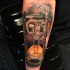 Fantastica idea di lampada elettrica a forma di clessidra tatuaggio avambraccio