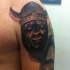 testa vichingo piangendo tatuaggio sulla spalla
