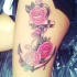 bella ancora con rose rosa tatuaggio su coscia