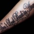 Tatuaje de inscripción en el antebrazo, letra elegante negra