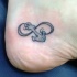Tatuaje en el pie, ancla infinito linda pequeña