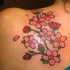 grande tradizionale fiori gelsomino rosa tatuaggio su schiena