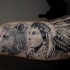 indiano guerriero con orso tatuaggio a mezza manica