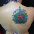 eccezionale colori vivaci stella marina in fondo di mare tatuaggio su schiena