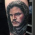 Retrato da tatuagem de john snow na perna
