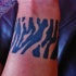 semplice inchiostro nero banda di stampa zebra tatuaggio su polso