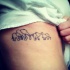 semplice famiglia elefante tatuaggio su costolette