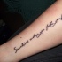 citazione a volte quando cadi voli tatuaggio su braccio