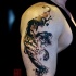 Abstrakter Stil schwarzes und weißes großes Schulter Tattoo mit Tiger