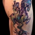 Abstrakter Stil farbiges Oberschenkel Tattoo von Pferd