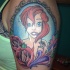 Tatuaje en el brazo,
sirena fantástica de varios colores