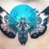 Exacto pintado por Joanna Swirska tatuaje de mariposa grande y luna azul