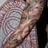 eccezionale scandinavo runico e modello tatuaggio manicotto
