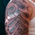 stupefacente  biomeccanica tatuaggio sulla spalla