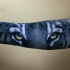 Tatuaje en el antebrazo, ojos de tigre realistas