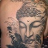 Tatuaje de  buda tranquilo en la espalda