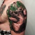Tatuaje en el brazo,
 pastor alemán lindo realista