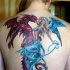 bella ragazza angelo e demone drago tatuaggio su schiena