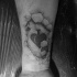 Tatuaje en la muñeca,  as de Picas debajo la piel, idea buena