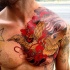 Tatuaje en el pecho,  fénix maravilloso multicolor, estilo asiático