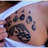 Tatuaggio semplice sul petto la traccia dell'orso