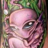 Tatuaje de criatura extraterrestre pequeña