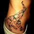 Tatuaje en el costado, elefante de flores