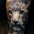Tatuaje en el antebrazo,
jaguar viejo volumétrico