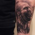 Tatuaje en el antebrazo,
Jason Statham famoso de colores negro y blanco