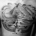 Tatuaje en el pecho, 
tema egipcio con pirámides y mujer