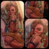 bellissima colorata dipinta seducente ragazza Pin up tatuaggio su coscia