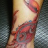 Tatuaje en el tobillo,  cangrejo rojo con símbolo