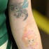 bellissimo piccolo gatto divertente avambraccio tatuaggio