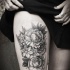 Tatuaje en el muslo, bouquet de flores lindas