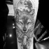 Tatuagem bonita de antebraço de crânio animal com raposa e lua