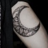 Tatuaje  de luna  en el brazo, patchwork