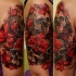 bellissime orchidee rosse e teschi neri tatuaggio mezza manica