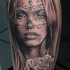 Tatuaje en la pierna,
santa muerte, chica realista