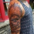 Tatuaje en el brazo, cráneo de un nativo americano