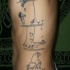 Tatuaje en el costado,  tres dibujos de la vida de árbol, idea interesante