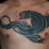 grande nera pantera nera tatuaggio sul petto
