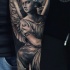 Große farbige antike Engelstatue Tattoo mit Kerze