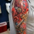 Tatuaje en el brazo,
pulpo rojo con ancla, tema marino