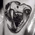 Tatuagem de estilo ponto grande de caveira animal com dentes grandes