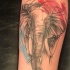 Großer Elefant Tattoo am Bein