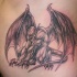 grande gargoyle tatuaggio sulle costolette
