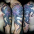 Tatuaje en el hombro,
pulpo multicolor extraordinario